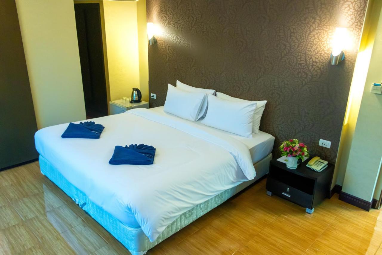 Visiting Card Hotel & Resort Бангкок Екстер'єр фото