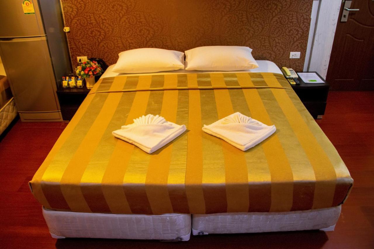 Visiting Card Hotel & Resort Бангкок Екстер'єр фото