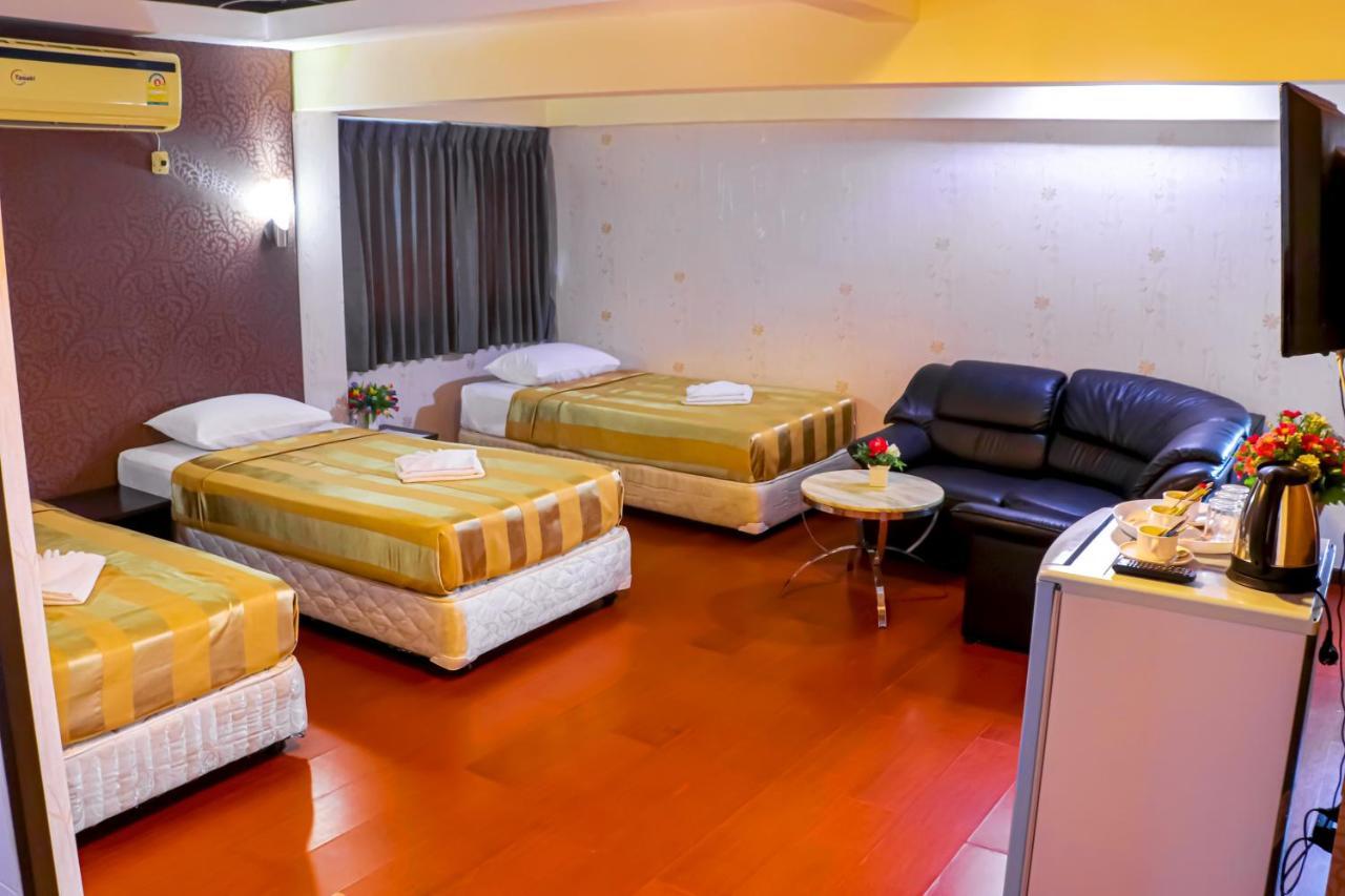 Visiting Card Hotel & Resort Бангкок Екстер'єр фото