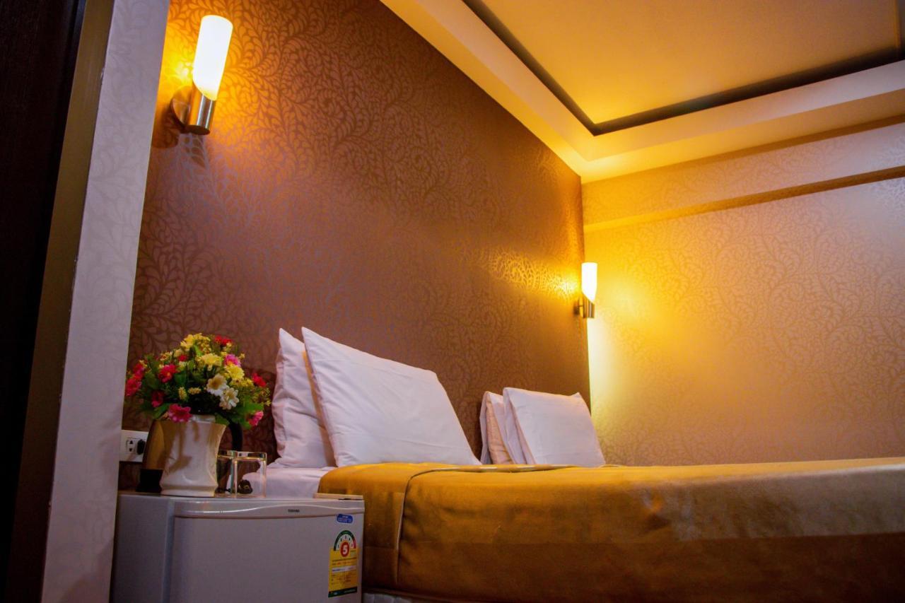 Visiting Card Hotel & Resort Бангкок Екстер'єр фото