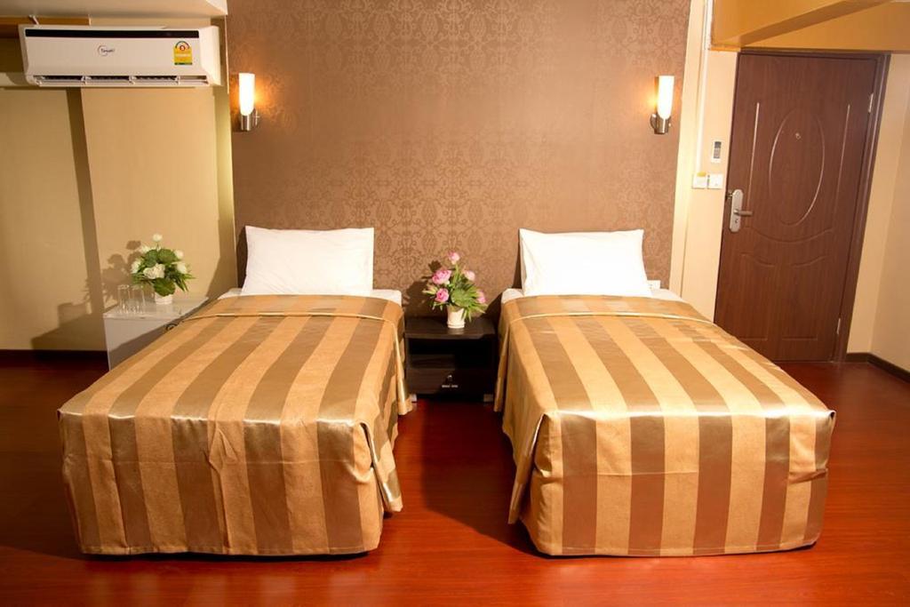 Visiting Card Hotel & Resort Бангкок Екстер'єр фото